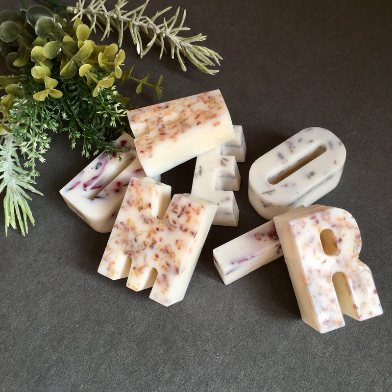 Scented Soy Wax Decorative Letters | Home Decor | Personalised Gift | Flowers - 摆饰 - 蜡 