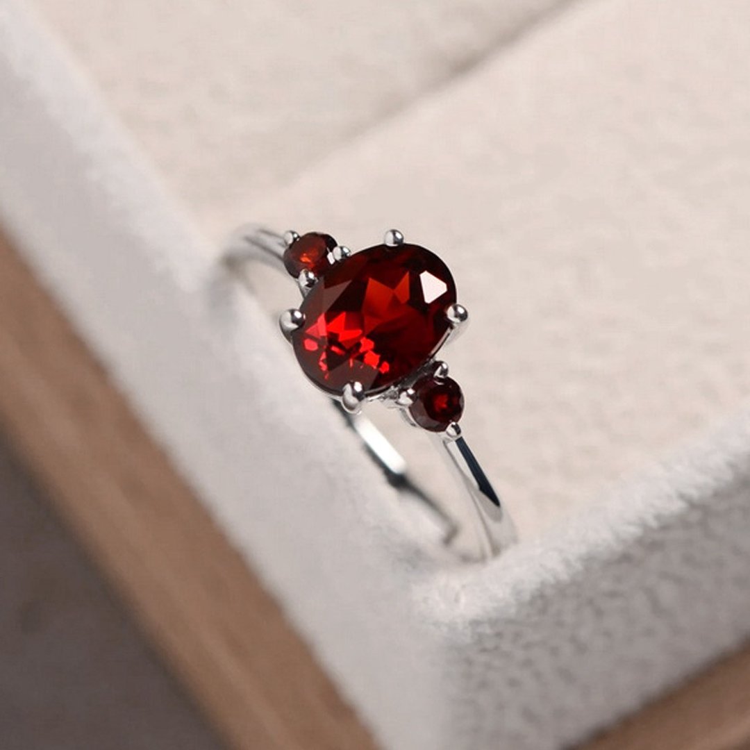 天然红宝石戒指 纯银 9 x 7 mm 镶嵌天然红宝石 礼物戒指 - 戒指 - 纯银 红色