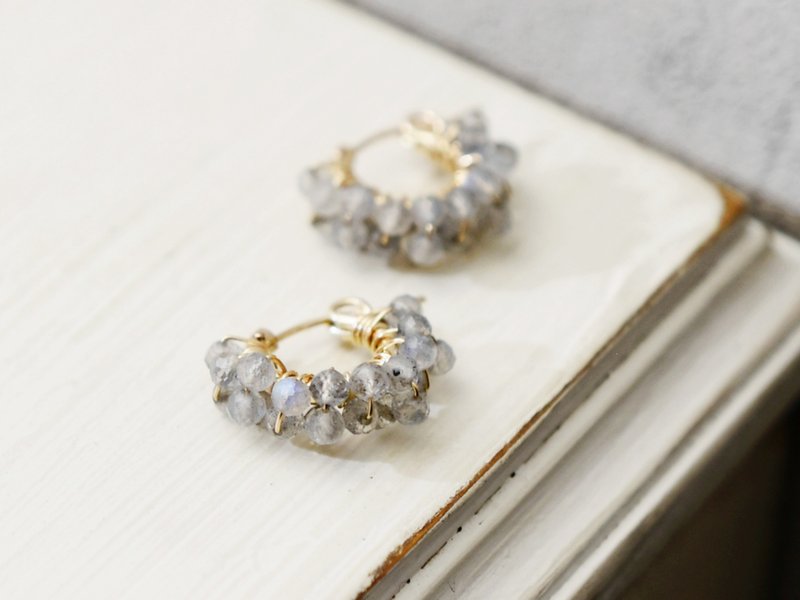 【14kgf耳针】柔和 灰色 拉长石 蕾丝圆圈 圆圈耳环 - 耳环/耳夹 - 半宝石 灰色