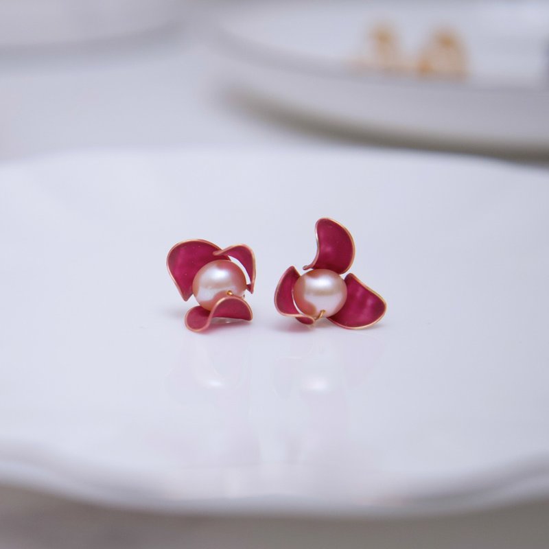 【含苞待放-深邃红】 贴耳式耳环 | 水晶花饰品 - 耳环/耳夹 - 树脂 红色