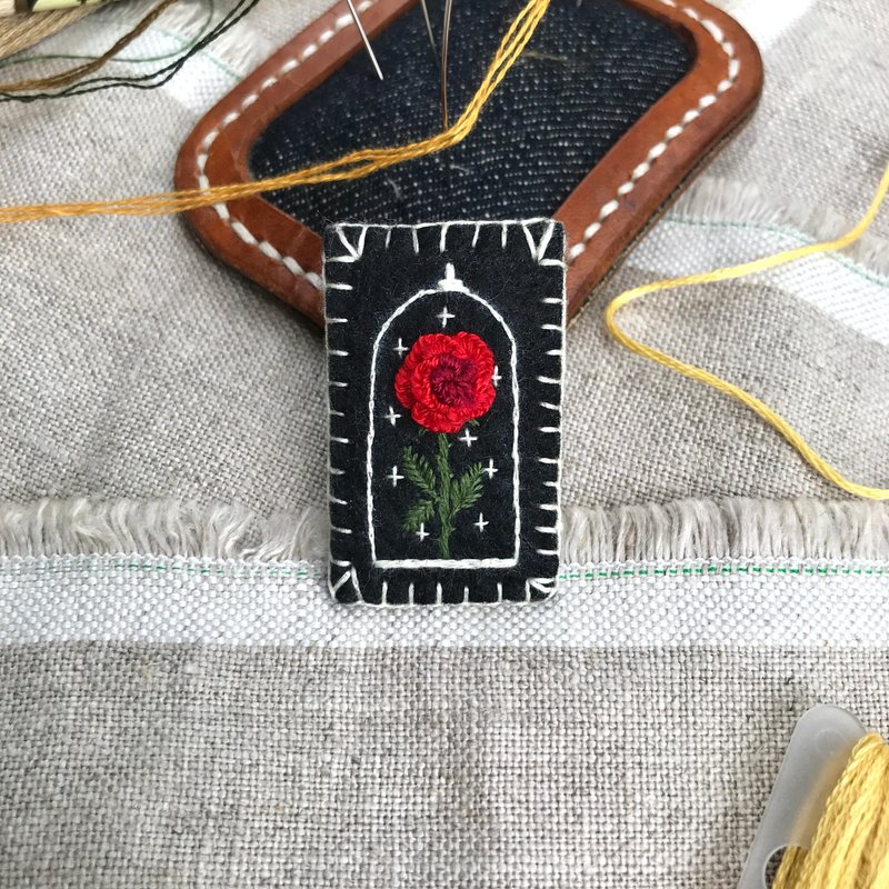 Enchanted Rose in Glass Pin - 胸针 - 绣线 