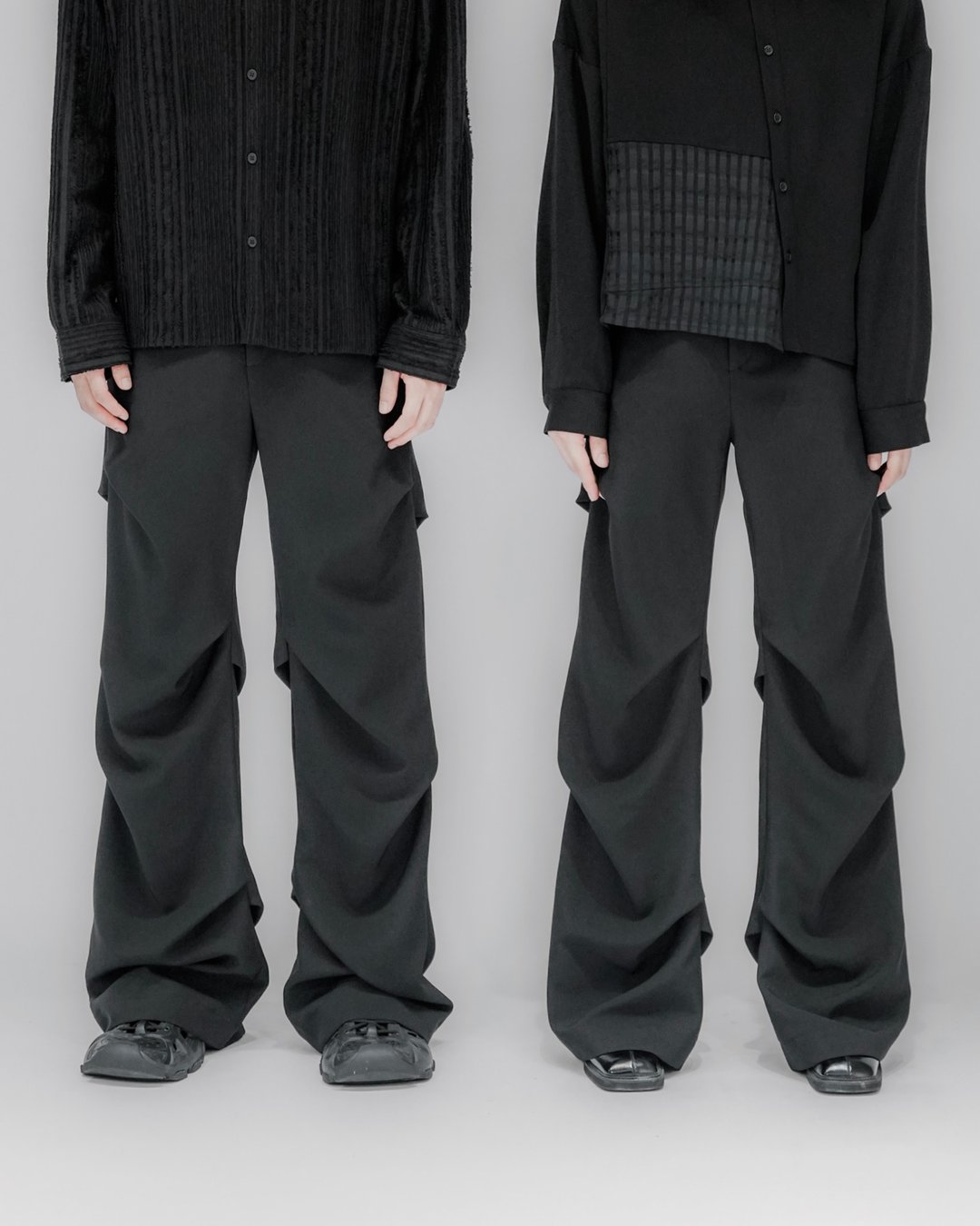 MUKK DESIGN 硬挺褶线喇叭裤 - 中性裤装 - 聚酯纤维 黑色