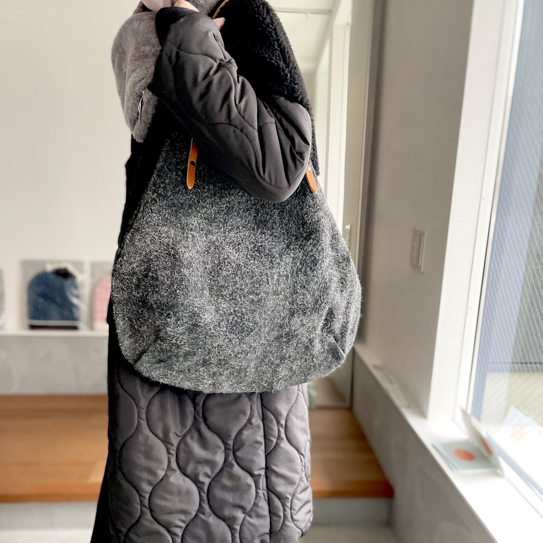 Genuine leather Angola velor and extra-thick oil-nume round tote bag [Charcoal Gray] - 手提包/手提袋 - 真皮 灰色