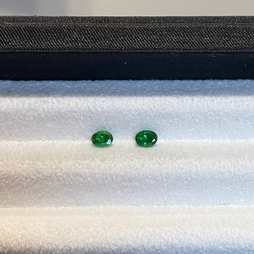 【裸石】沙弗莱石 Tsavorite LTS09/ LTS10 - 项链 - 宝石 绿色