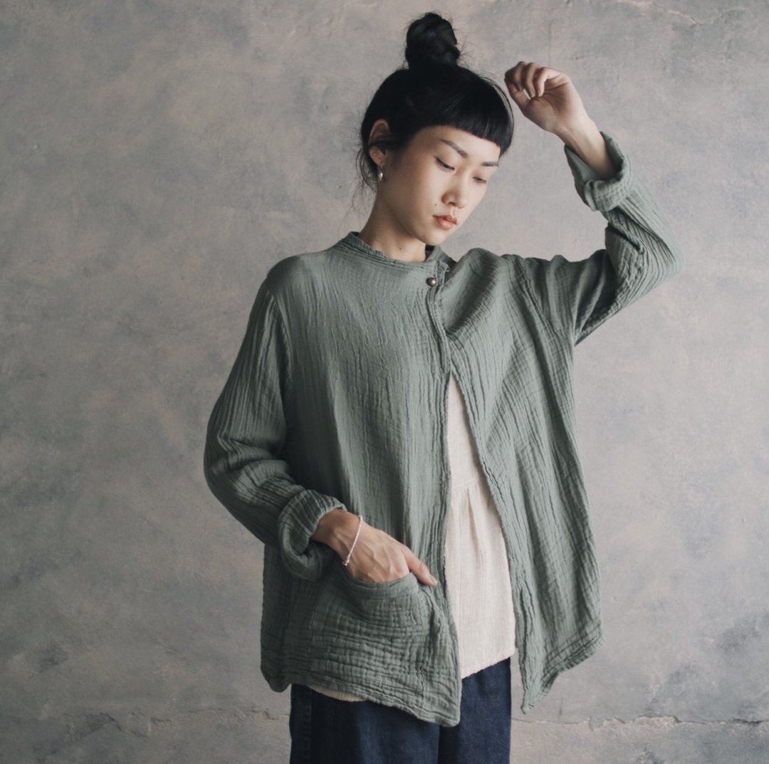 单扣铃铛披肩外套 灰绿 - 女装休闲/机能外套 - 棉 绿色