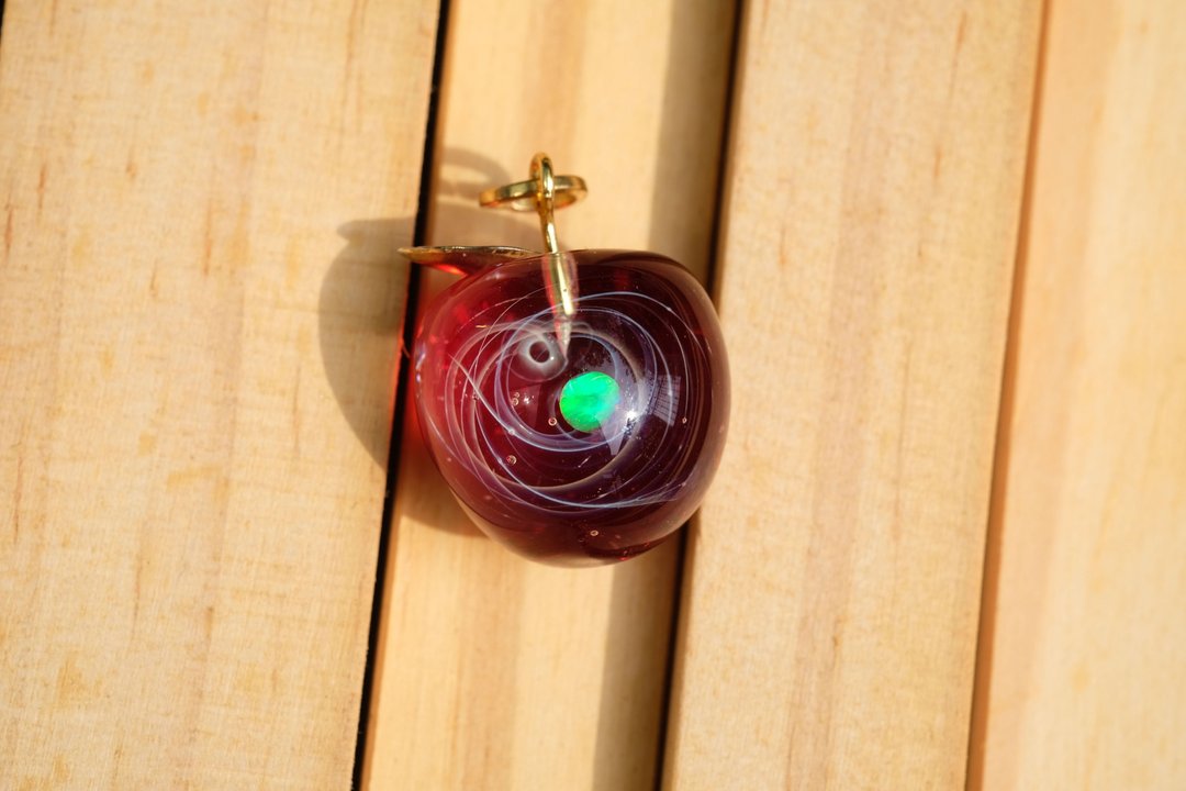 Galaxy Apple 苹果宇宙-琉璃吊坠 2 - 颈链 - 玻璃 红色