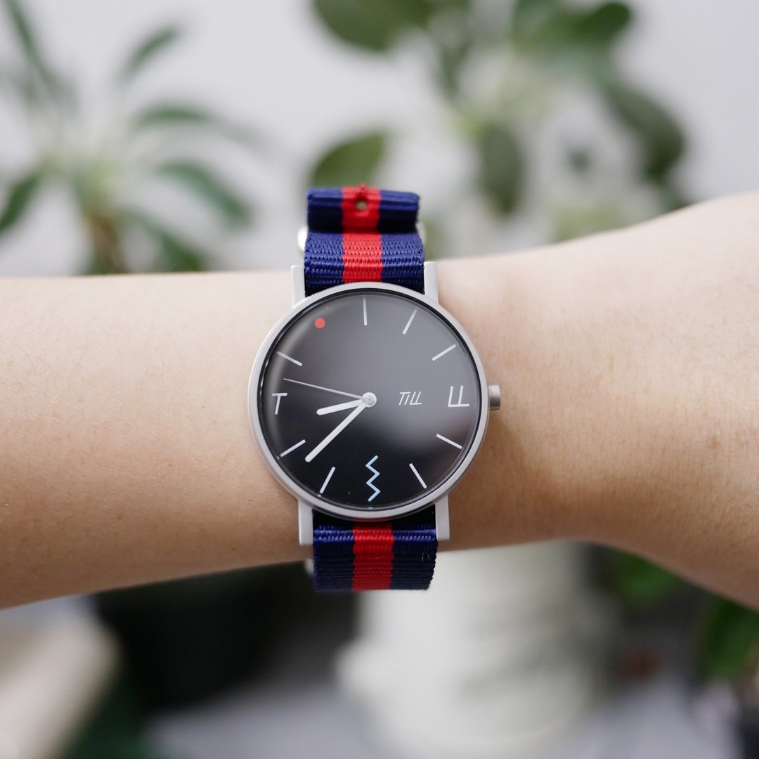 Till wrist watch with blue &amp; red nylon strap - 女表 - 其他材质 蓝色