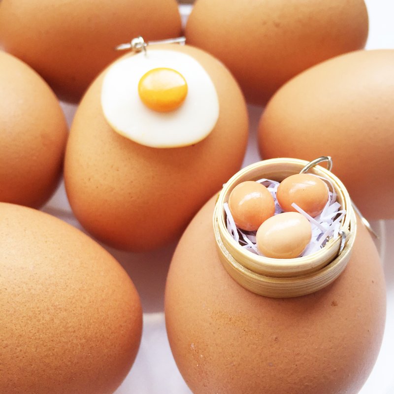 egg egg earring - 耳环/耳夹 - 粘土 白色
