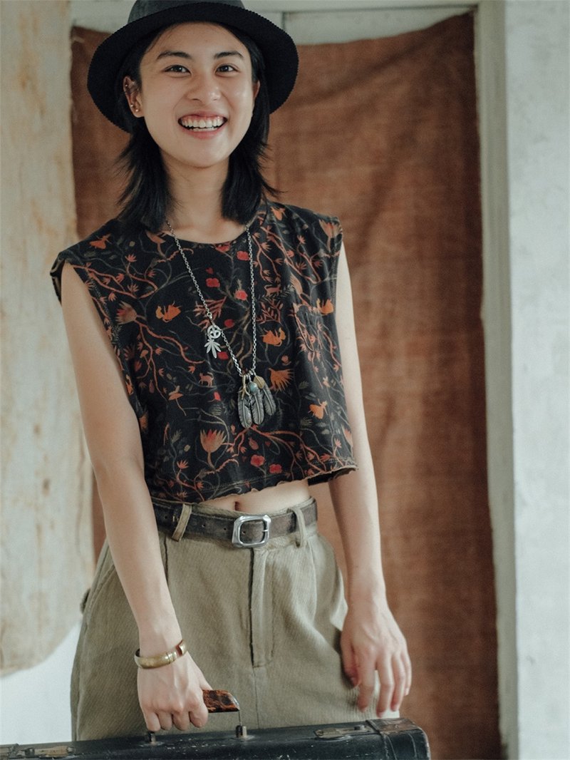 浮力森林 2色 全棉印花復古瑜伽背心 無袖罩衫短款上衣T恤 - 女装背心 - 棉．麻 黑色