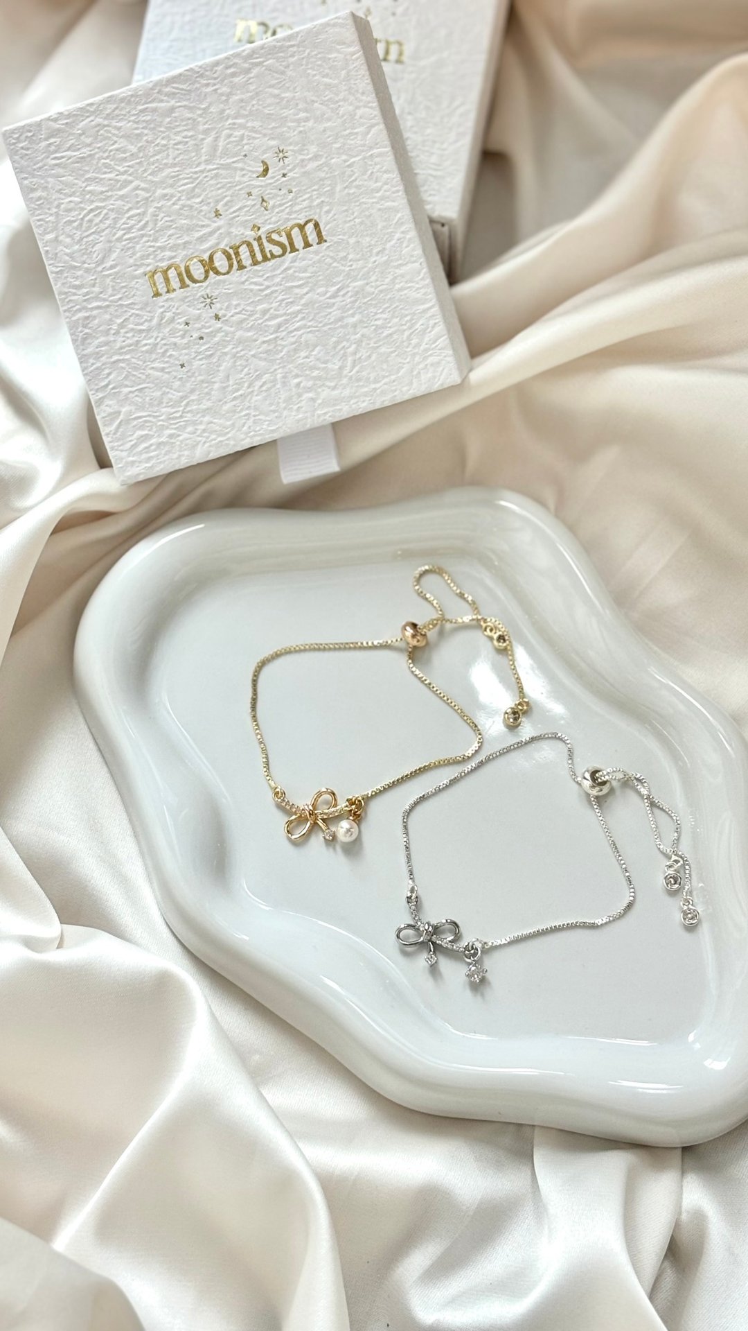 moonism 18k bow bracelet【定制化礼物】姊妹礼物 - 手链/手环 - 其他材质 
