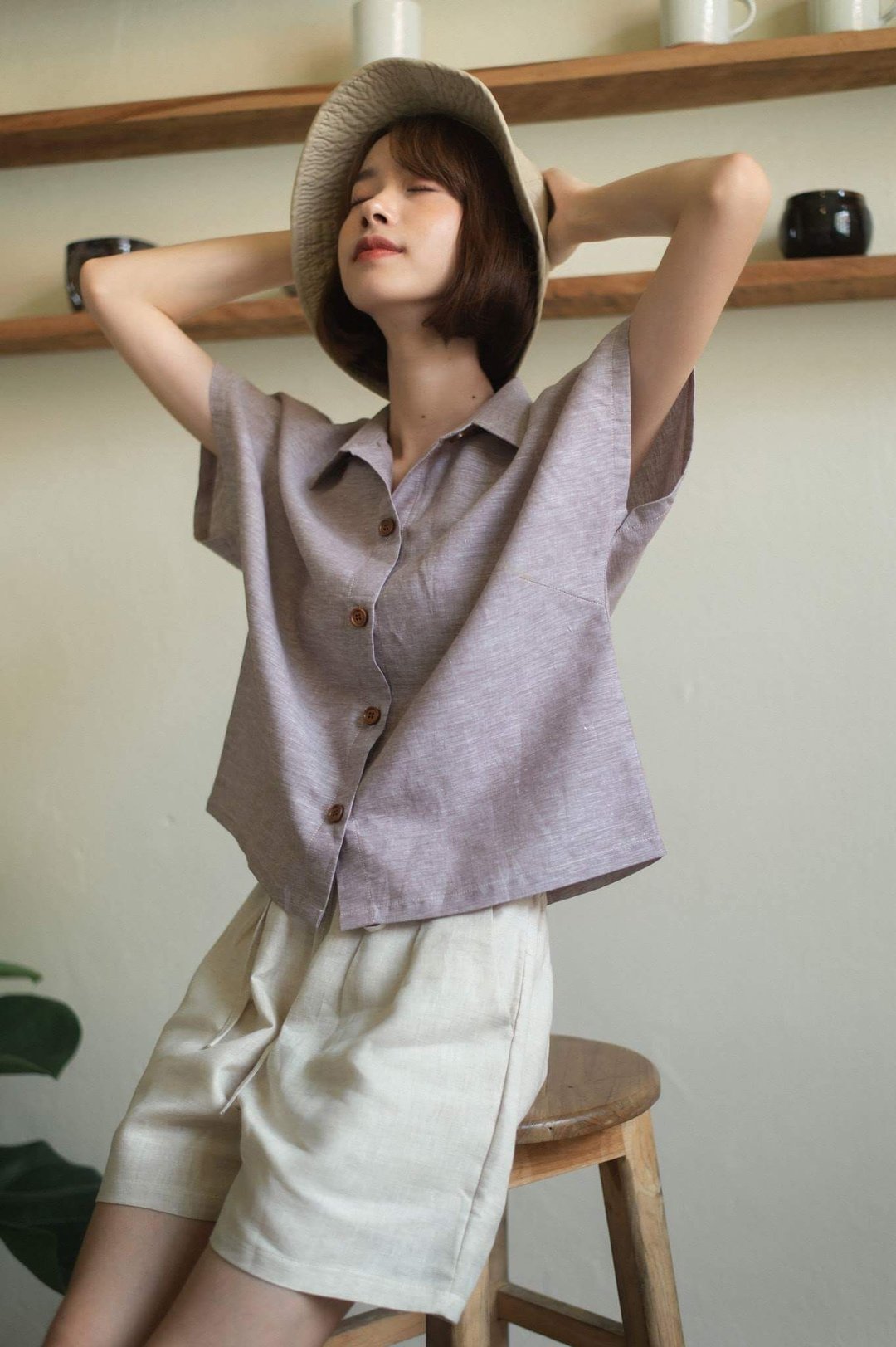 Linen Shirt with Wooden buttons (Short-sleeved)-Brown - 女装上衣 - 棉 咖啡色