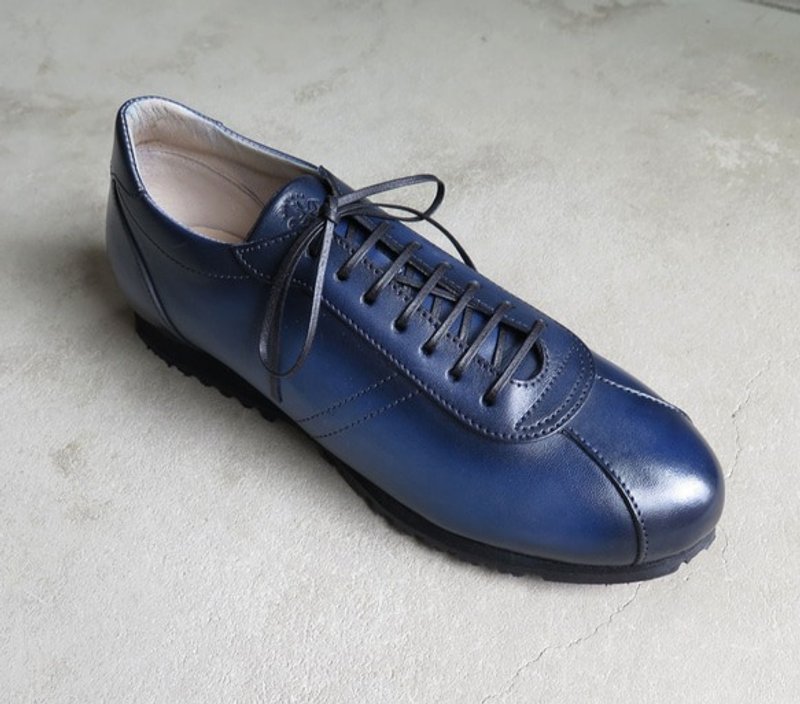 【〜染色职人手作〜】经典设计与真皮质感！EMA运动鞋/后染海军蓝 - 女款休闲鞋 - 真皮 蓝色