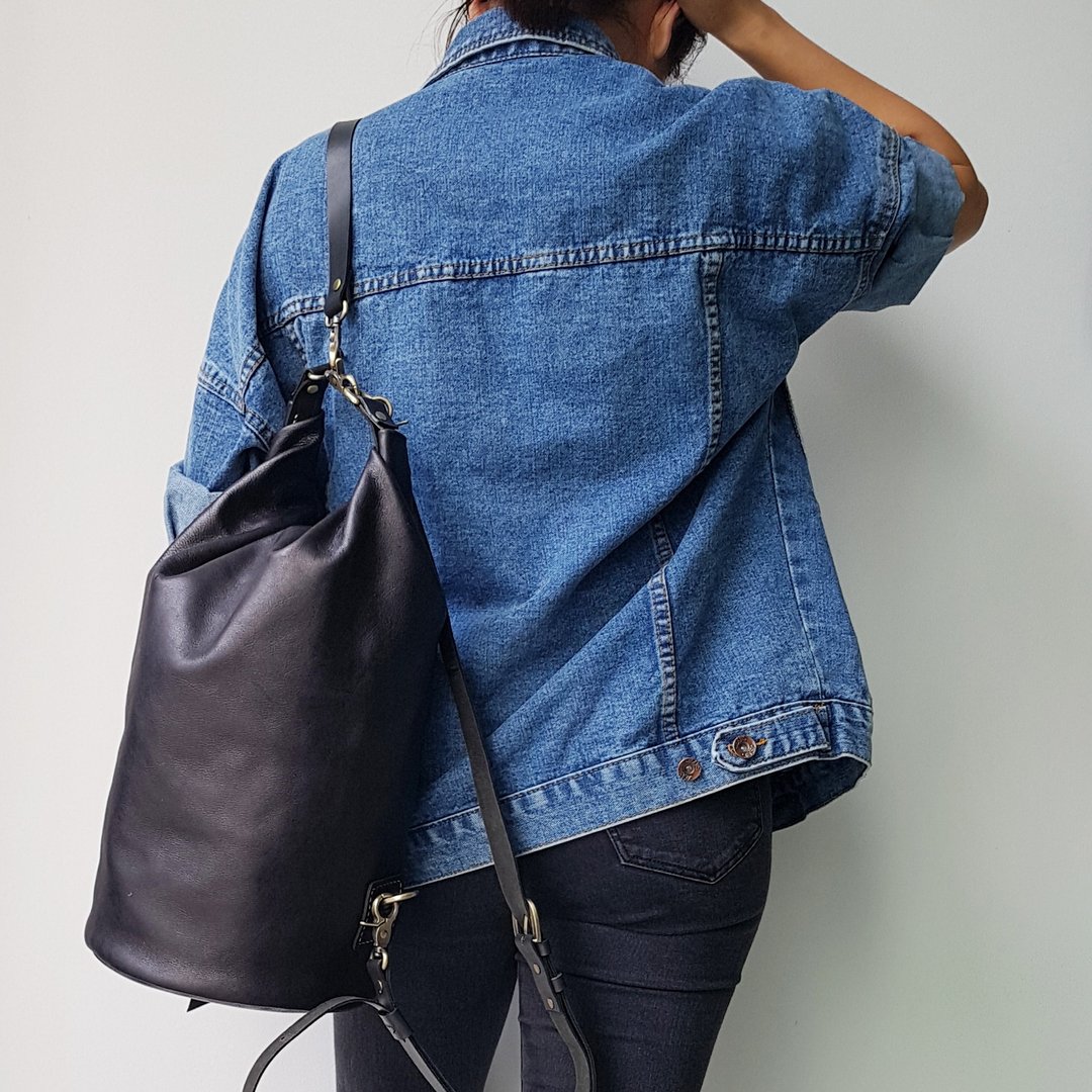 GENUINE LEATHER ROLL TOP LARGE CAPACITY BUCKET BAG (10L) - A37L - 束口袋双肩包 - 真皮 黑色