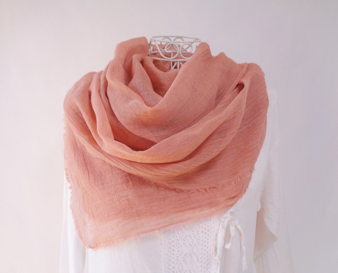 Vegetable dyeing, organic cotton gauze, Chita cotton, large long stole, loquat leaf dyeing - 围巾/披肩 - 棉 橘色