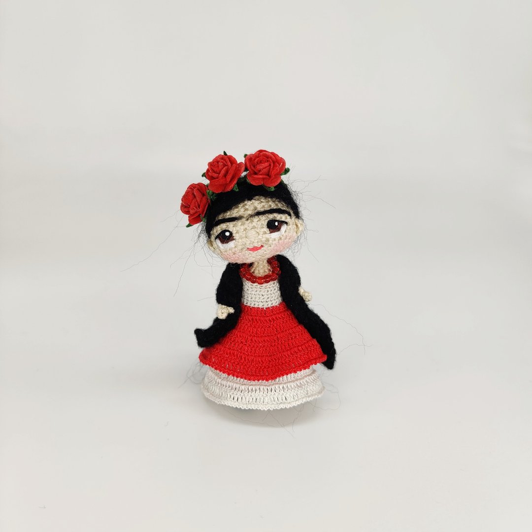 Frida Kahlo inspired amigurumi crochet miniature doll mexican artist - 玩偶/公仔 - 其他材质 红色