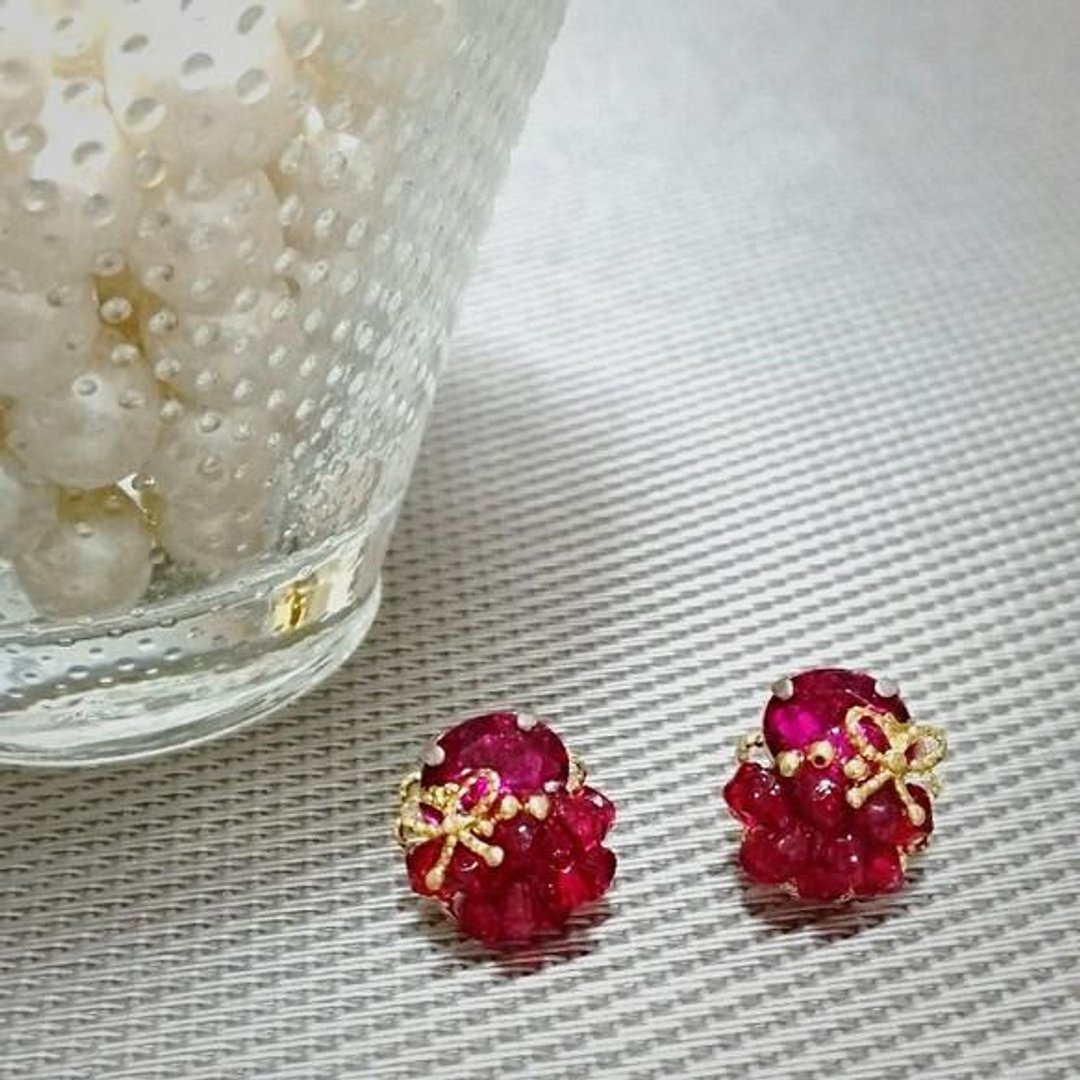 Red petit size earrings - 耳环/耳夹 - 其他金属 红色