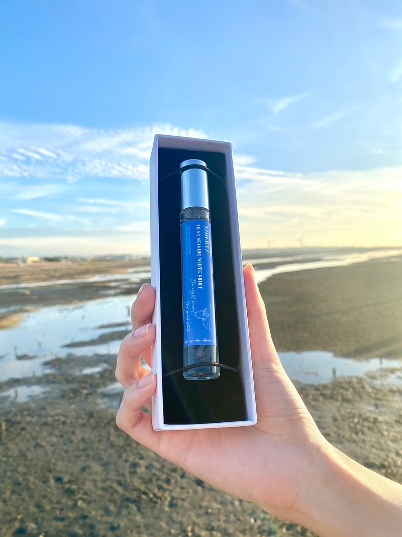 NO.84 海边白衬衫/海洋香调 香氛喷雾 10ml随身款、50ml居家香氛 - 香薰/精油/线香 - 精油 蓝色