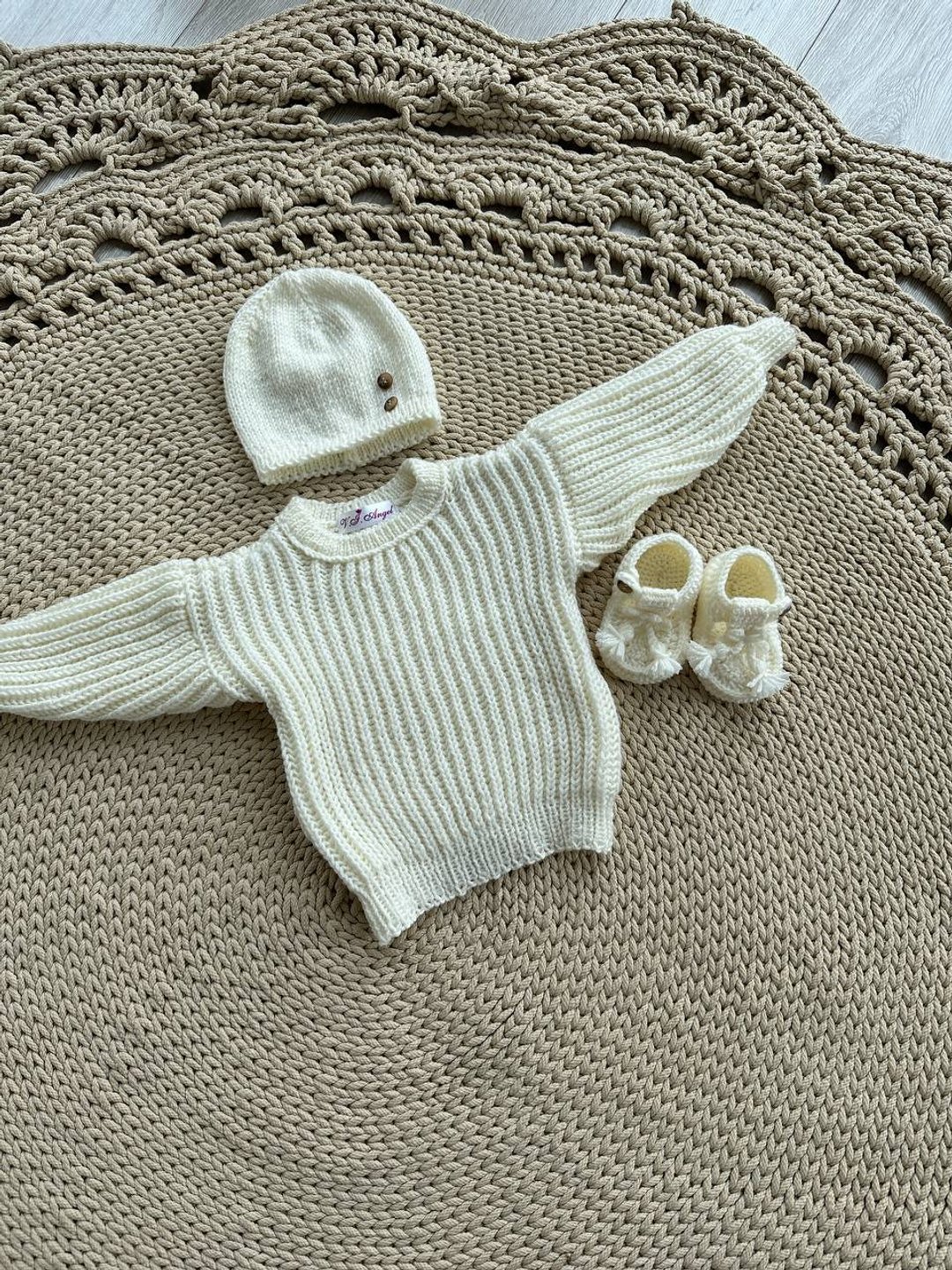 Hand knit ivory sweater, hat, shoes for baby girl. Take home outfit. - 包屁衣/连体衣 - 其他材质 