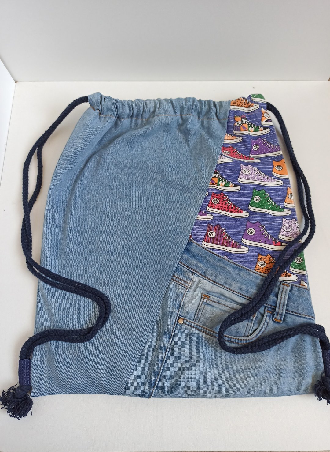 Denim backpack with a drawstring, eco friendly bag, gift for her - 束口袋双肩包 - 棉．麻 多色