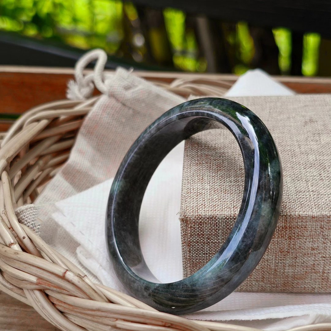 缅甸翡翠手镯，鸭蛋形，灰黑色带淡绿，天然A货翡翠，内径 58 MM - 手链/手环 - 玉石 灰色