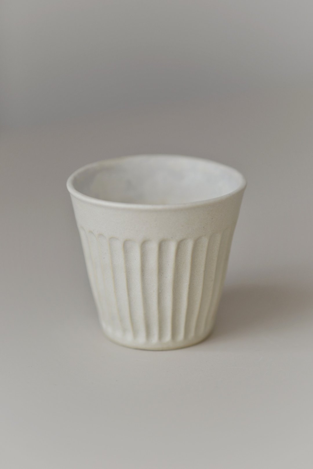 缎白手刻纹水杯 - 茶具/茶杯 - 陶 白色