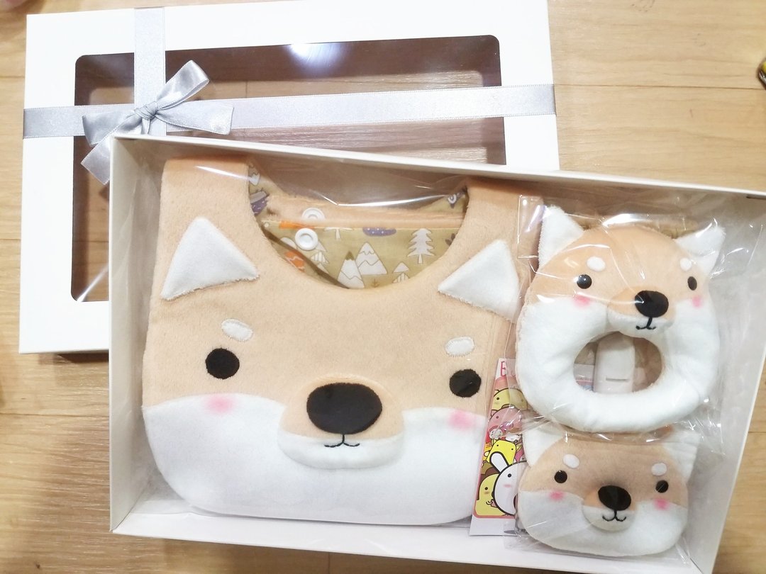 Bucute柴犬宝宝的弥月礼盒组/口水巾/护身符/手摇铃/弥月 - 满月礼盒 - 其他材质 卡其色