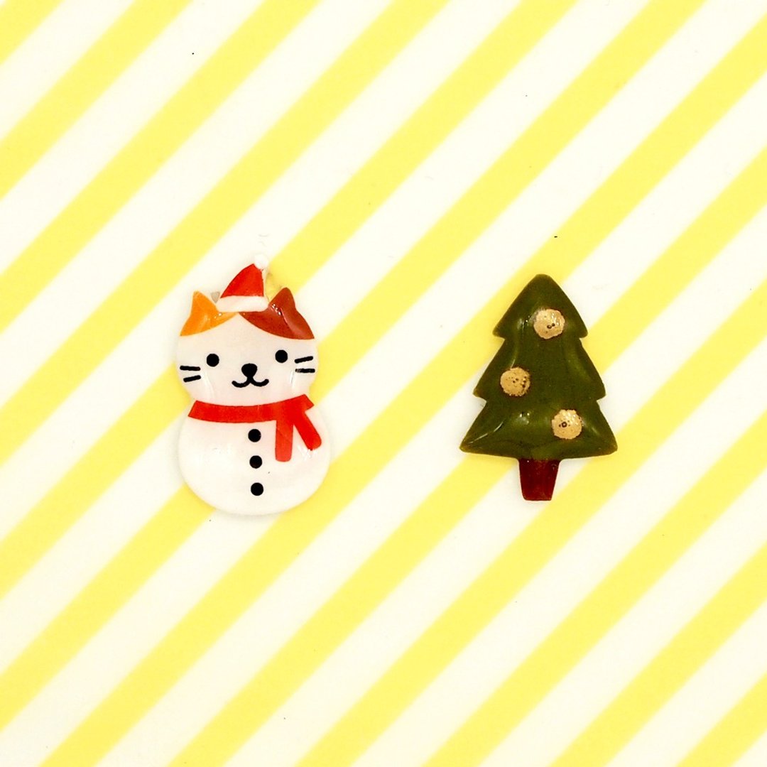 Meow原创手作Xmas圣诞限定版圣诞猫猫雪人和圣诞树耳环 - 耳环/耳夹 - 塑料 白色