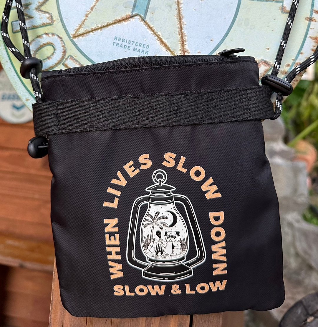 SLOW & LOW 巴哥露营趣多功能防泼水小包 #可调整背带 - 侧背包/斜挎包 - 尼龙 