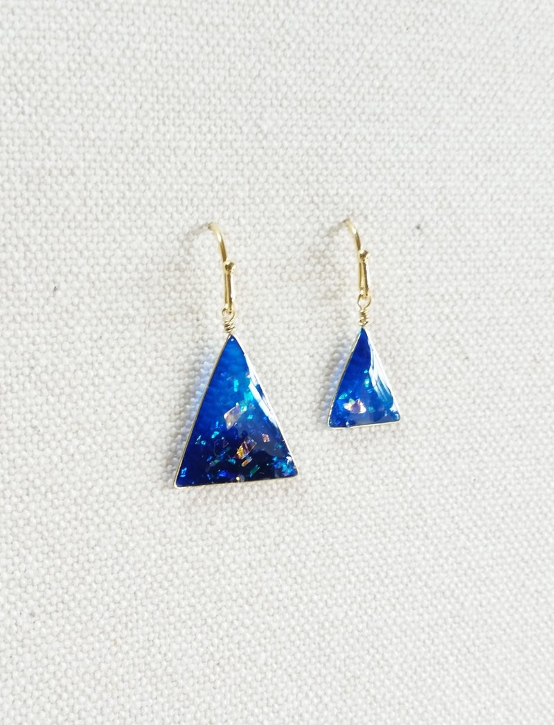 starry sky pierced or clip-on earrings - 耳环/耳夹 - 树脂 蓝色