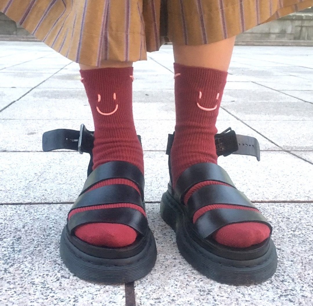Smile Socks/文青款绑绳中统袜/红酒红/接单订制 - 袜子 - 棉 红色