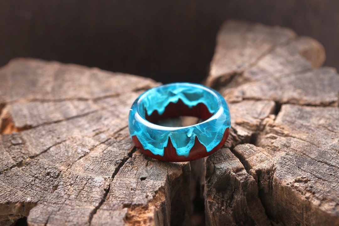 Wood resin ring Midnight City with tiny landscapes glows in the dark - 戒指 - 木头 蓝色