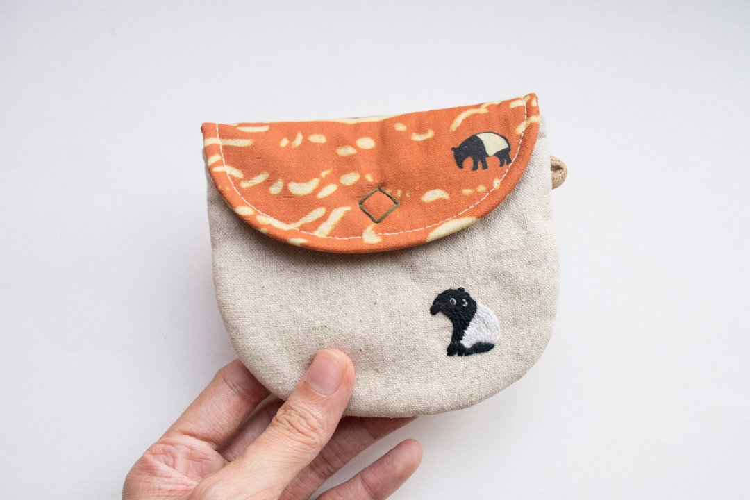 貘 Tapir Embroidered Linen Wee Pouch - 零钱包 - 棉 多色