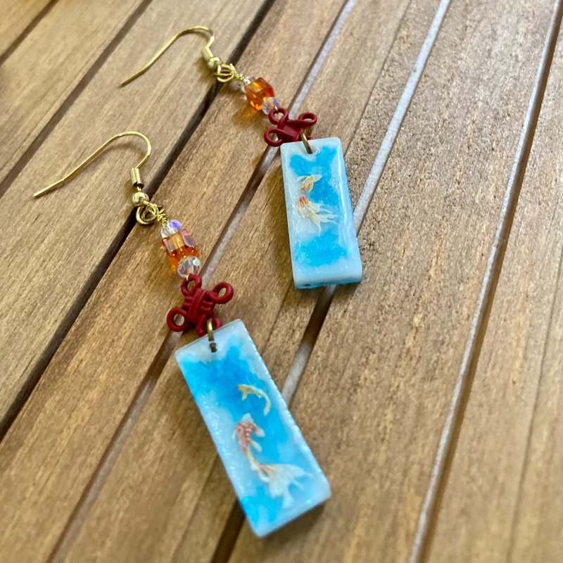 【手作饰品系列】透明树脂 典雅小金鱼短册耳环 可改夹 - 耳环/耳夹 - 树脂 