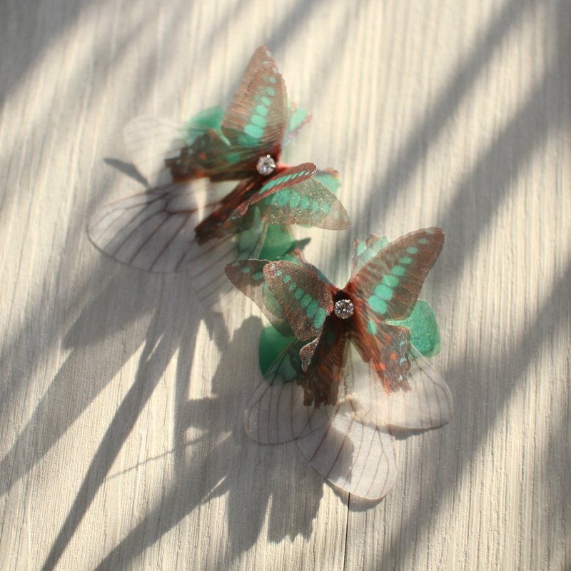 蝴蝶薄纱耳环一对&水钻925银耳针式 pierced or clip-on earring - 耳环/耳夹 - 丝．绢 绿色