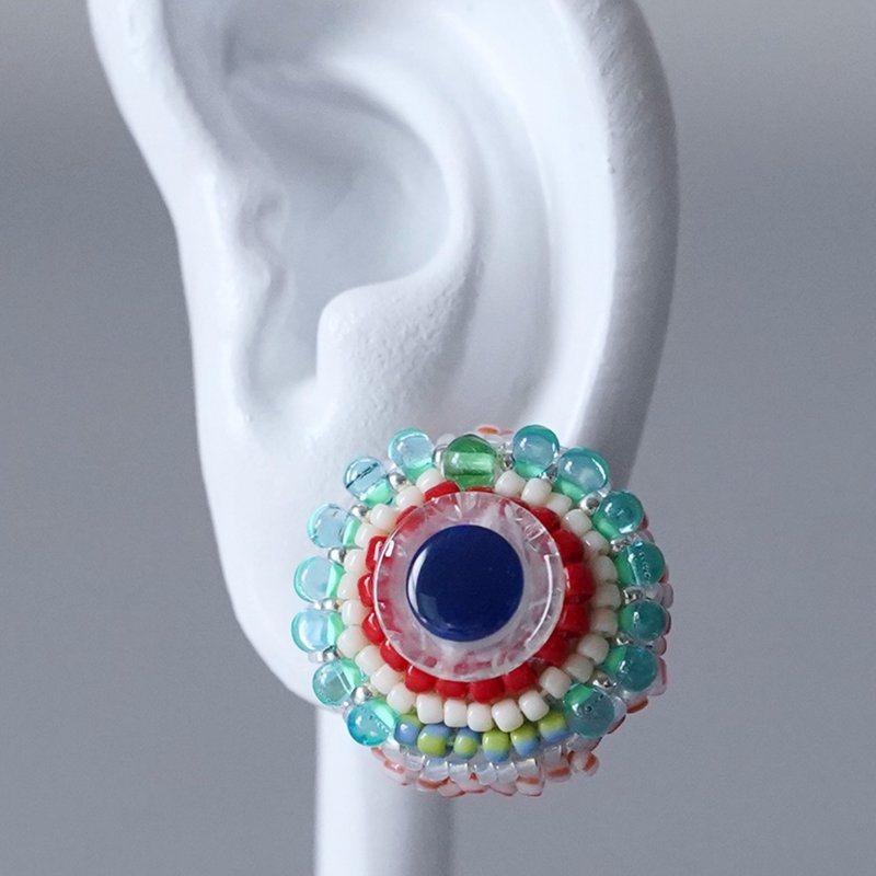 喋喋不休的耳夹 8 款圆形 三色风 大尺寸 无镍耳夹 彩色 独一无二 珠饰绣花 - 耳环/耳夹 - 塑料 多色