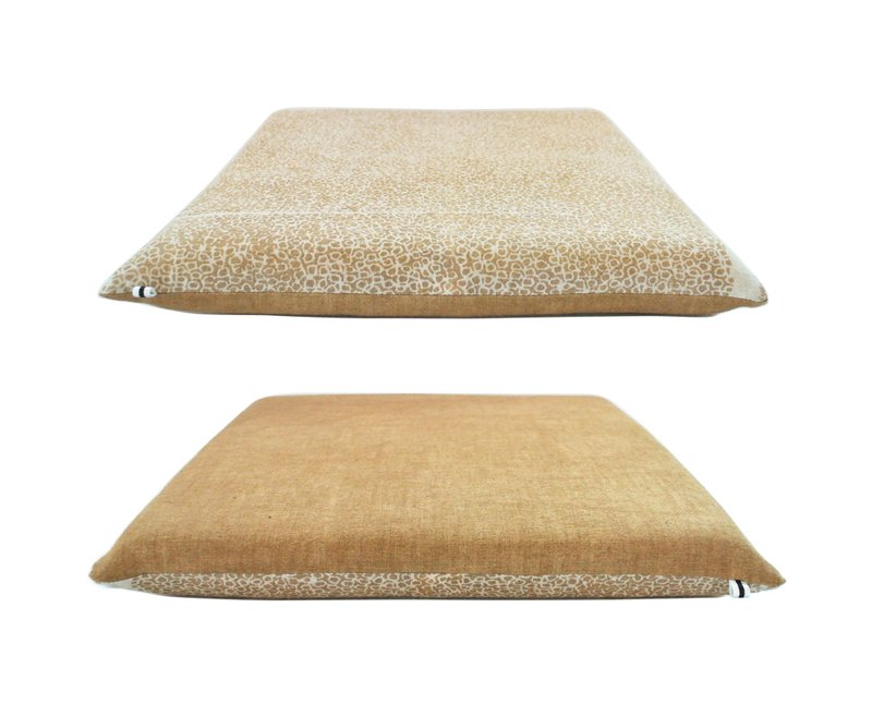 图案染色松树皮图案设计，雪松和柏树植物染色，M 40cm尺寸，麻垫 - 枕头/抱枕 - 棉．麻 卡其色