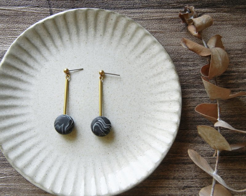 *coucoubird*黑云彩扁珠耳环 - 耳环/耳夹 - 陶 黑色