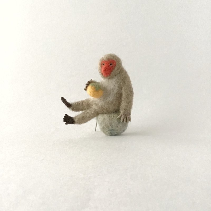 Snowmonkey brooch - 胸针 - 羊毛 