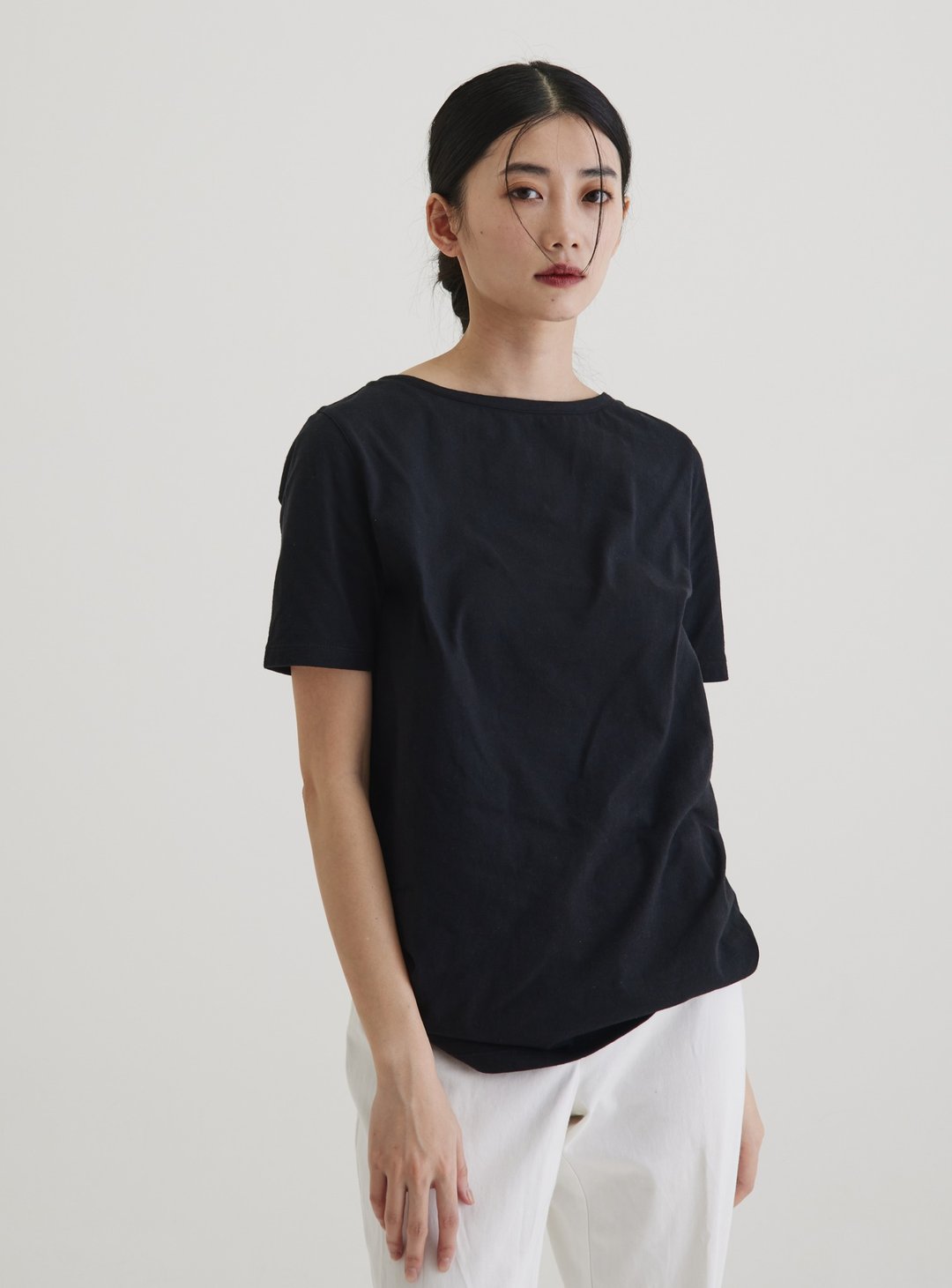 船型领短袖上衣 有机棉 黑色 - 女装 T 恤 - 棉 黑色