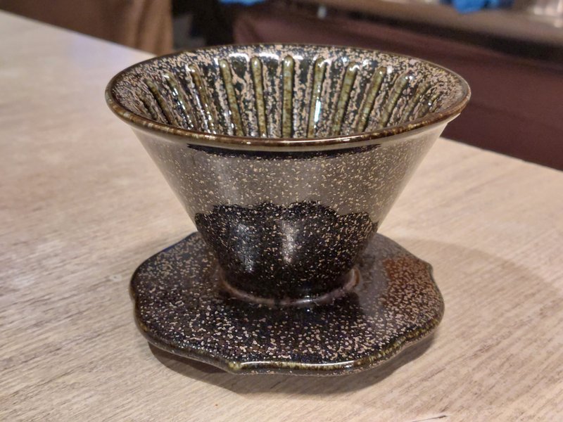 【送礼好物】叶师傅试釉版 自然釉咖啡滤杯 V50 莺歌烧 - 咖啡壶/周边 - 瓷 