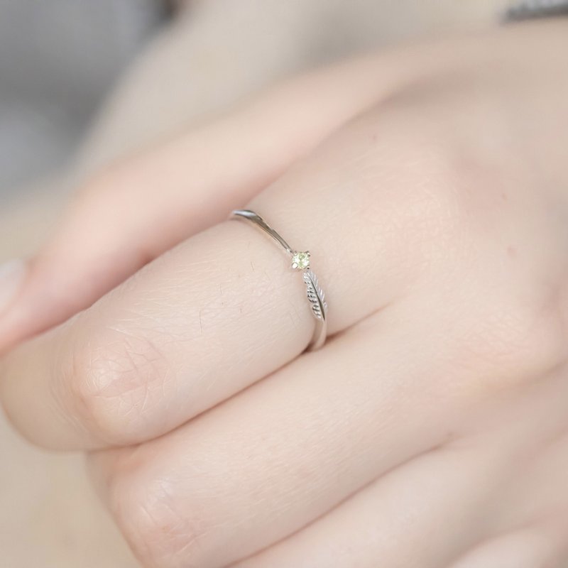 橄榄石925纯银羽毛小宝石戒指 - 戒指 - 宝石 银色