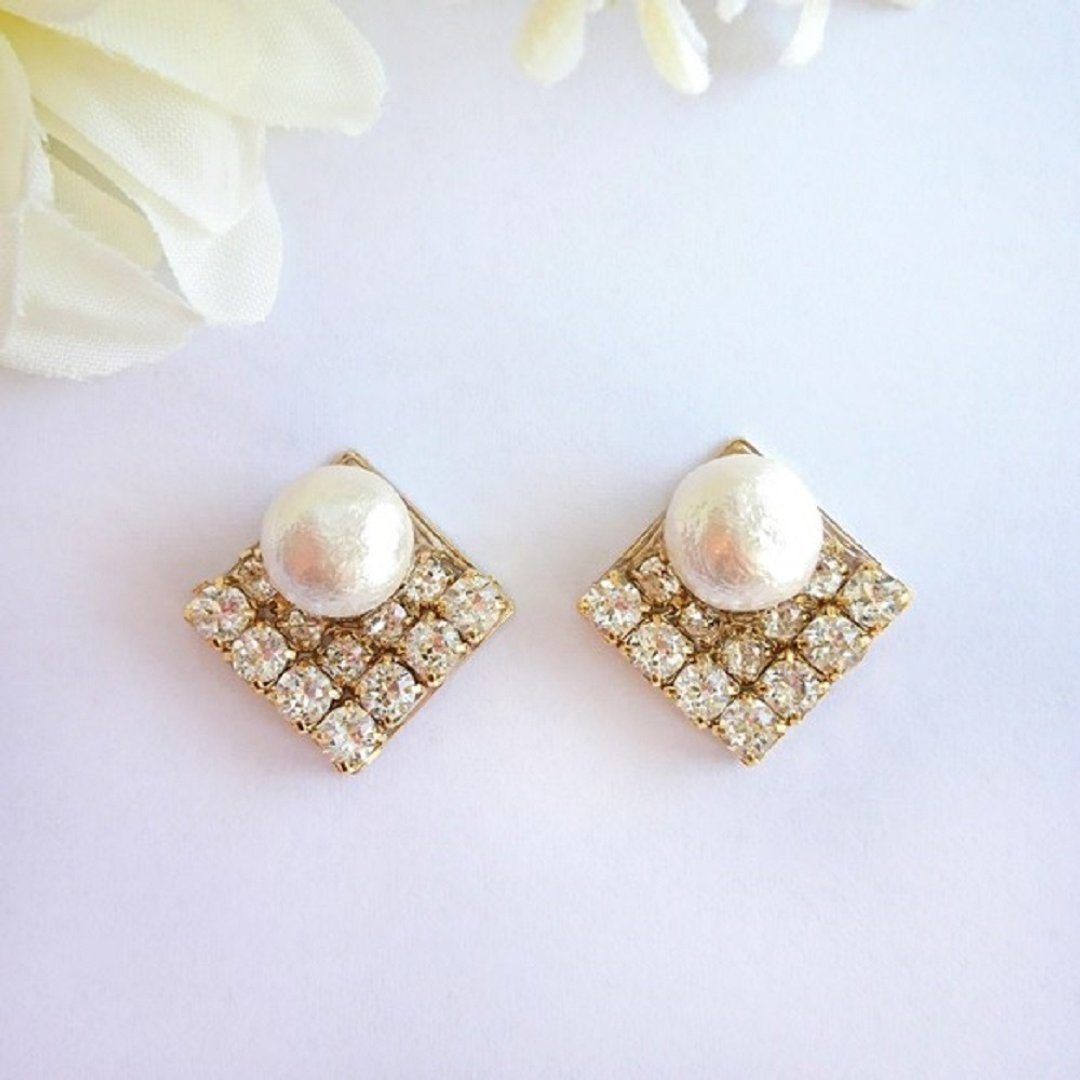Cotton pearl pavé Clip-On, earrings - 耳环/耳夹 - 其他金属 金色