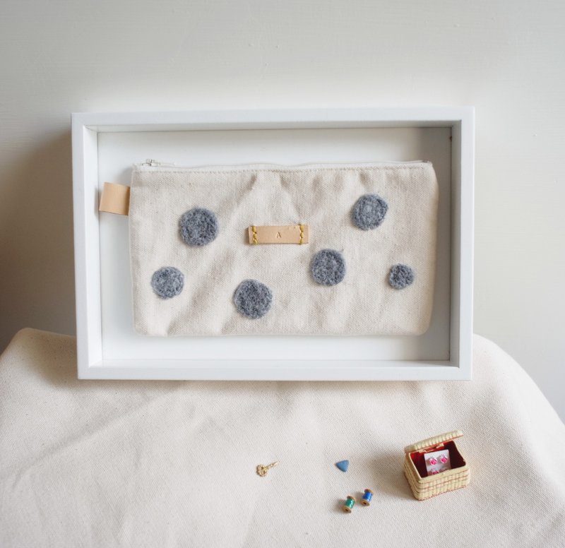 龙猫灰点 皮革 羊毛毡 文艺青年笔袋/化妆袋 - 化妆包/杂物包 - 棉．麻 灰色