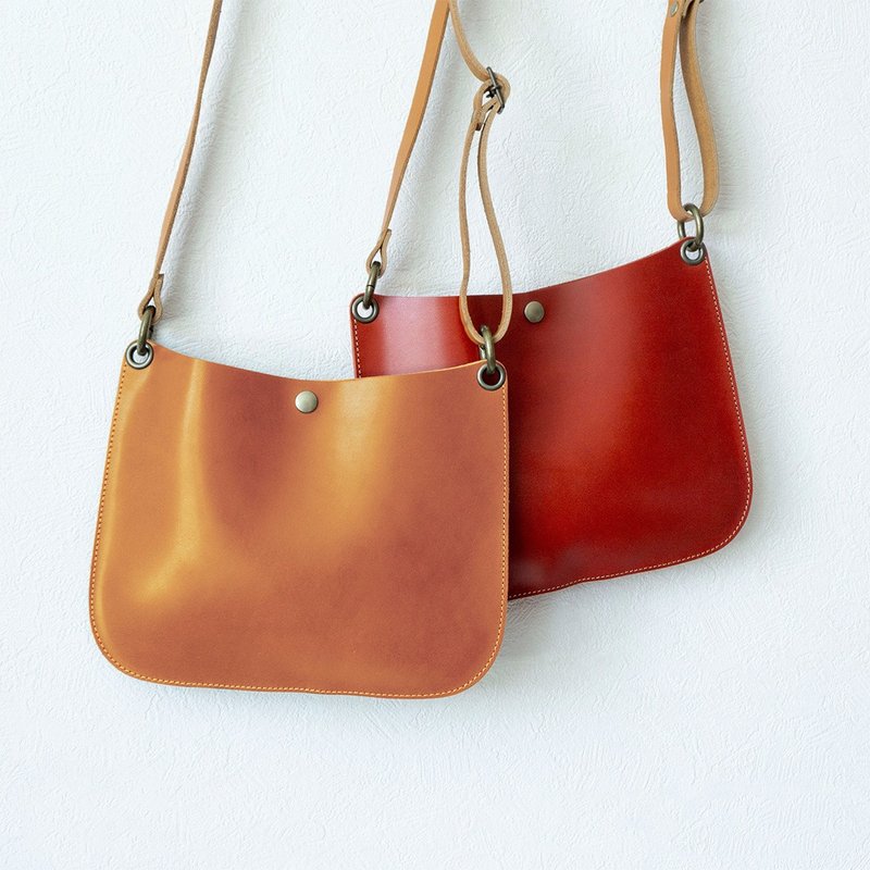一对套装 [Tochigi Leather Sacoche -compact-] Link Coordination Leather Bag Pochette 单肩包 活动休闲 HG10K - 侧背包/斜挎包 - 真皮 红色