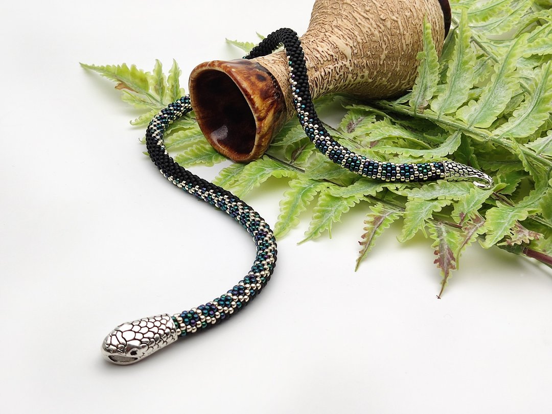 Green snake choker, Snake necklace beaded, Serpent necklace, Ouroboros jewelry - 项链 - 玻璃 绿色