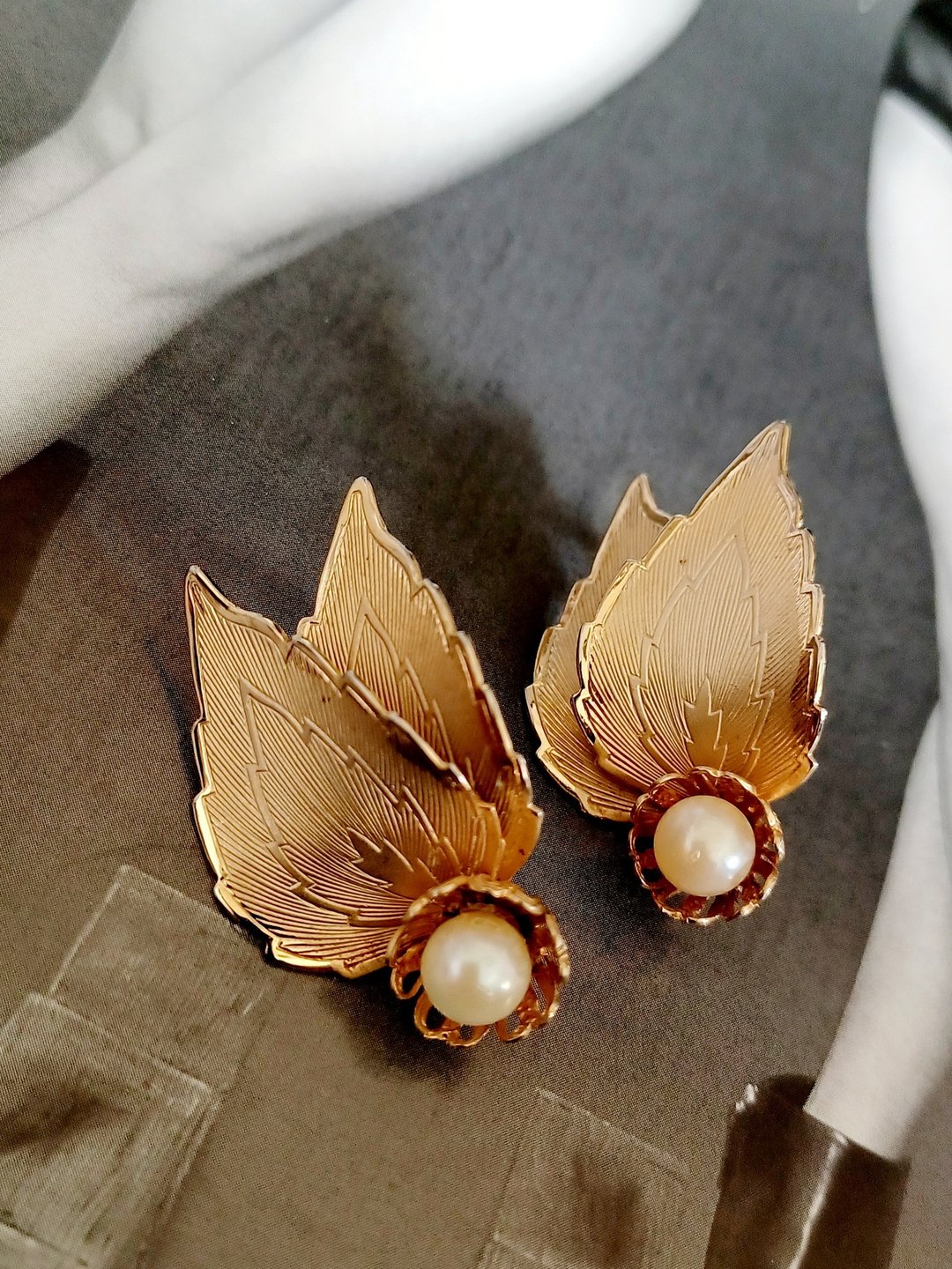 vintage jewelry  古董金叶珍珠夹式耳环 - 耳环/耳夹 - 其他金属 