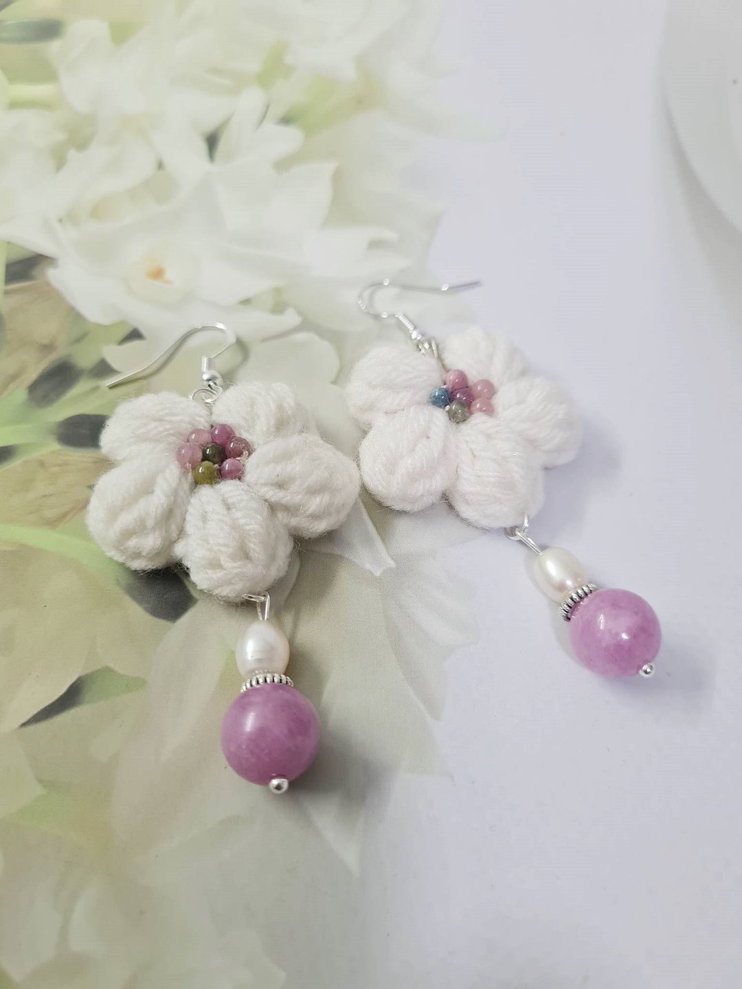 White Flower Crochet Hook Earrings  with Natural Pearls and Pink Tourmarine - 耳环/耳夹 - 石头 白色