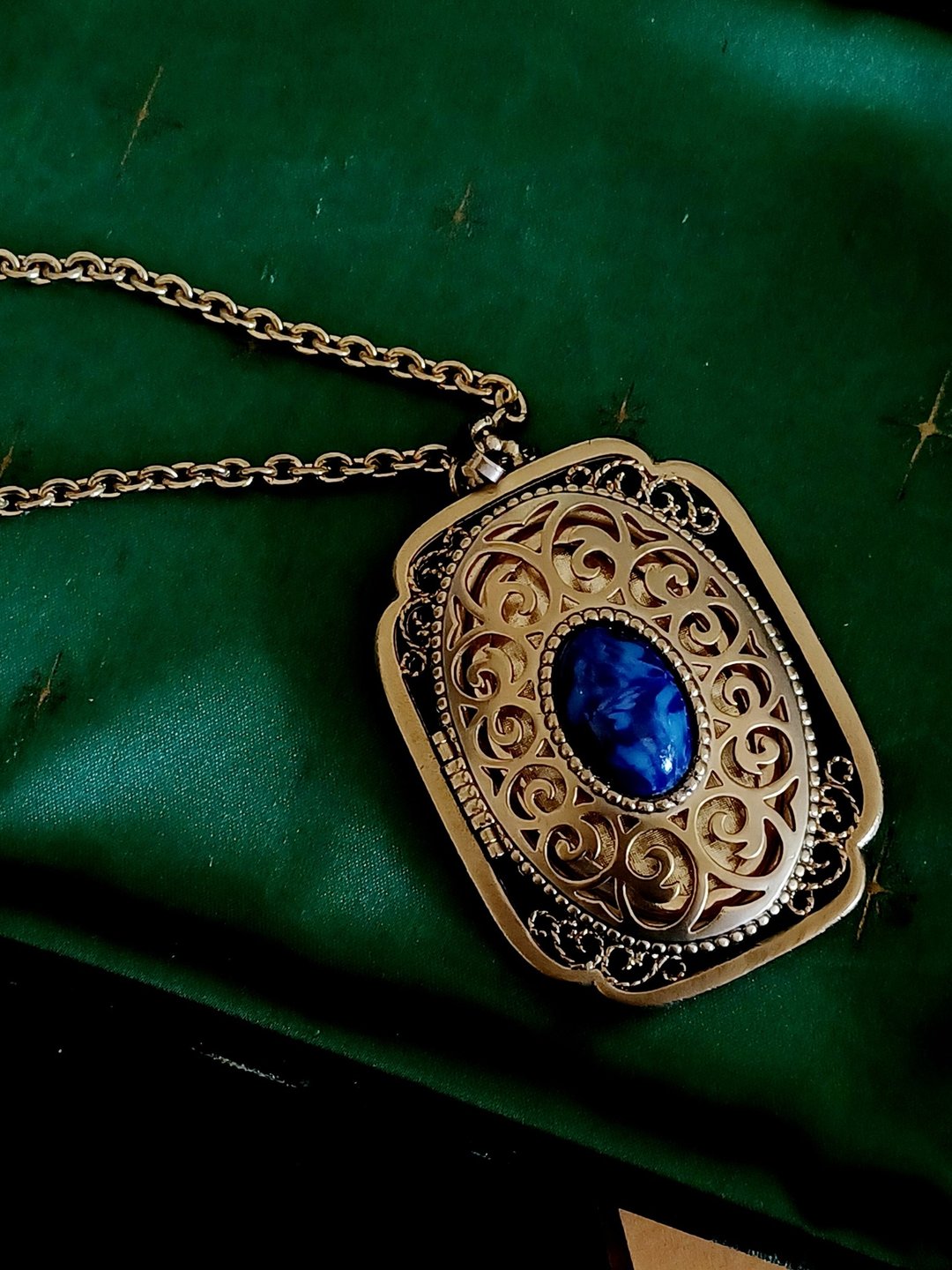 vintage jewelry  AVON 雾金镂空花丝 相片匣 项链 - 项链 - 其他金属 