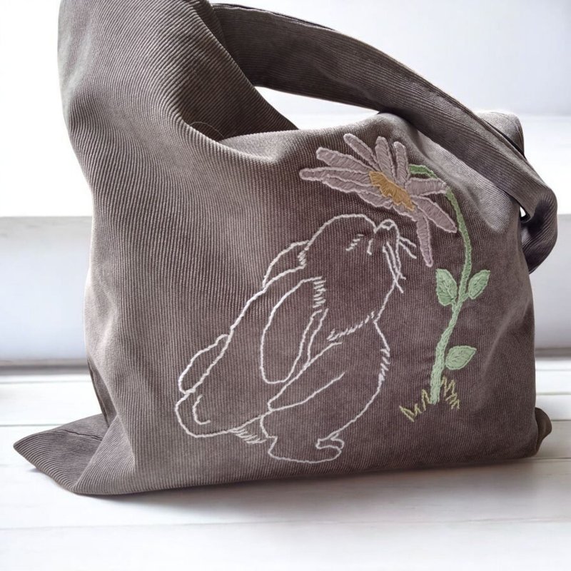 浅灰色灯芯绒托特包 手工刺绣花卉兔子图案 - 时尚内衬 - 手提包/手提袋 - 棉．麻 灰色
