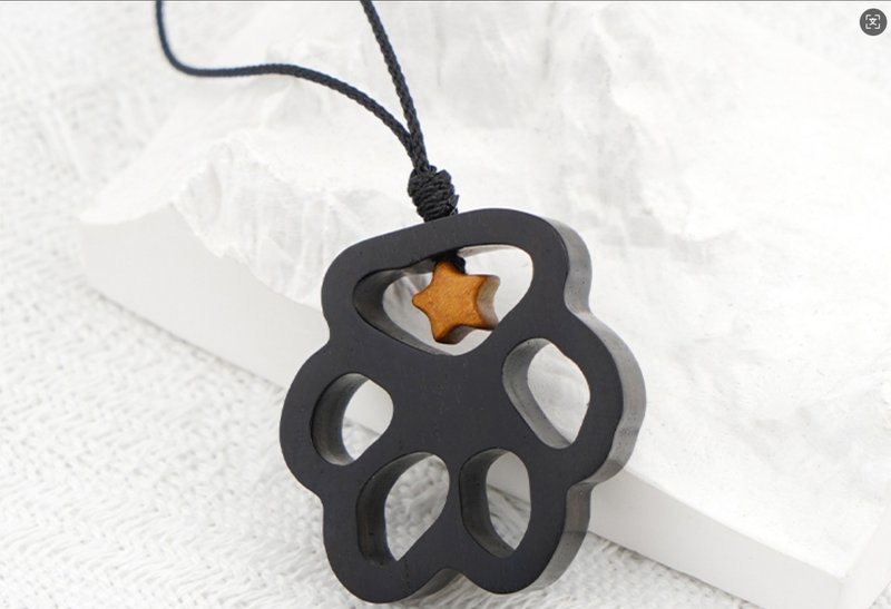 簡約手作 檀木狗爪手机吊坠挂件 - 钥匙链/钥匙包 - 木头 多色